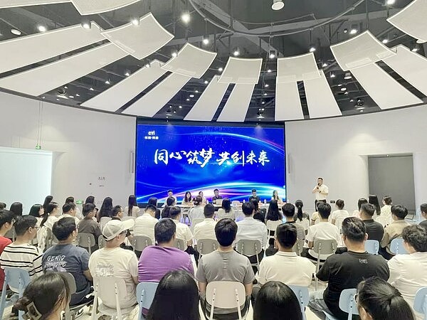 非农数据大爆冷！33.6万新增就业让市场措手不及